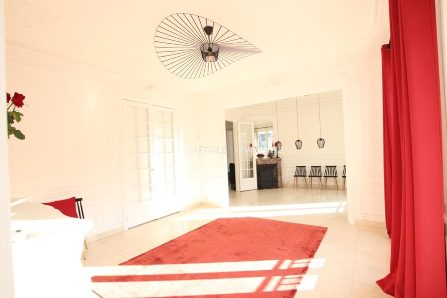 furnished  3 bedrooms Apartment PARIS 16 - 116 m²;