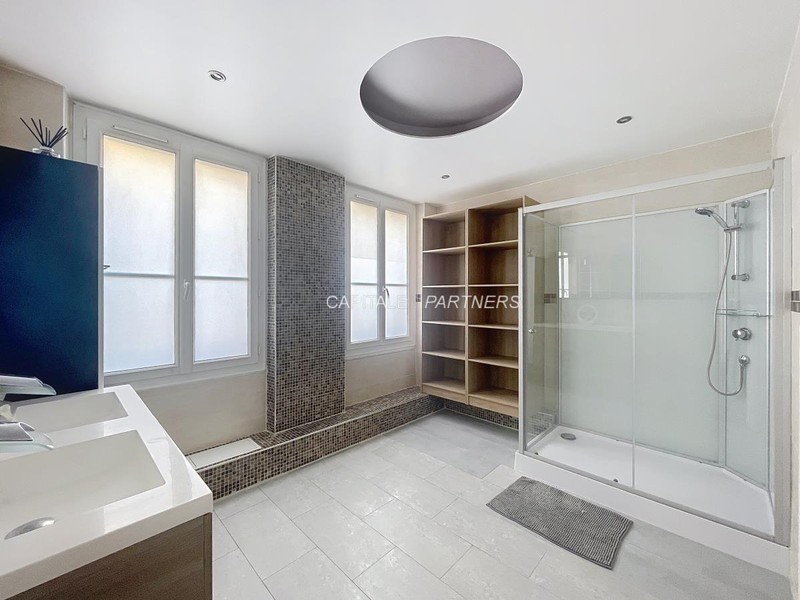 furnished  2 bedrooms Apartment PARIS 8 - 118 m²;