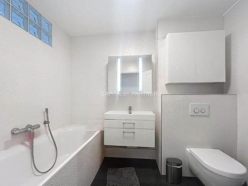 furnished  3 bedrooms Apartment PARIS 16 - 139 m²;