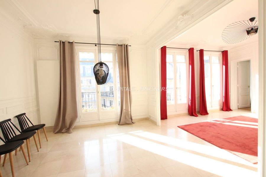 furnished  3 bedrooms Apartment PARIS 16 - 116 m²;