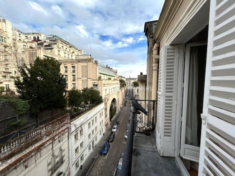 furnished  1 bedroom Apartment PARIS 16 - 52 m²;