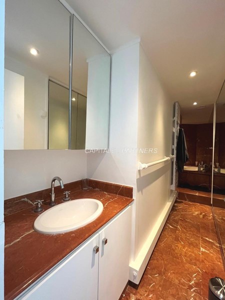 furnished  1 bedroom Apartment PARIS 7 - 60 m²;