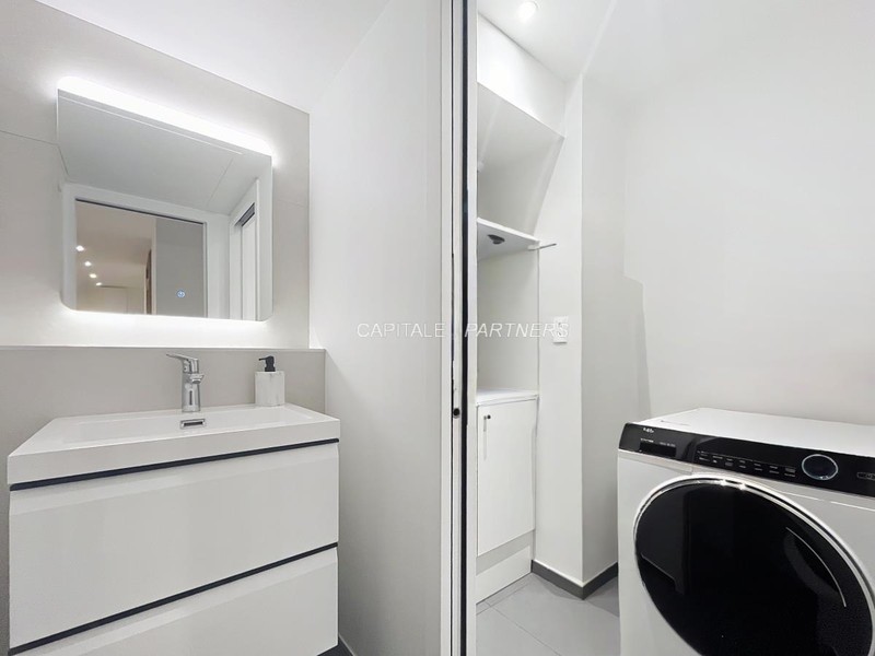 furnished  3 bedrooms Apartment PARIS 16 - 139 m²;