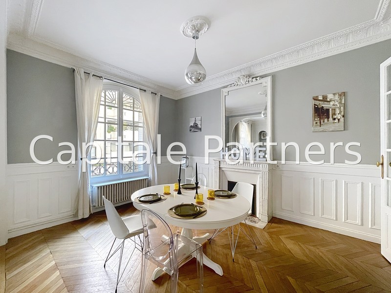 furnished  2 bedrooms Apartment PARIS 16 - 71 m²;