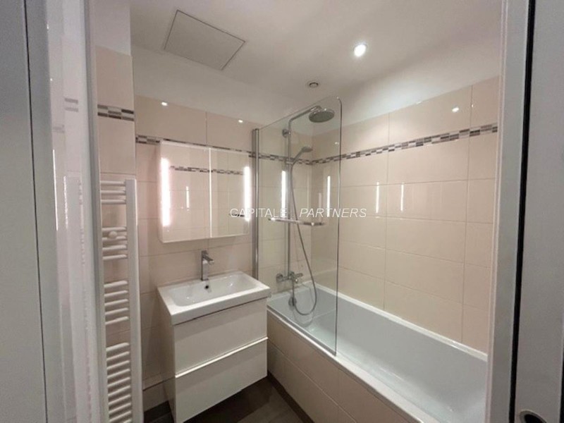 furnished  1 bedroom Apartment PARIS 16 - 52 m²;