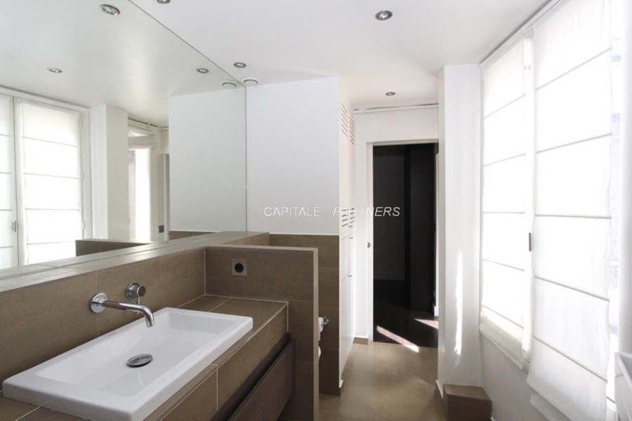furnished  1 bedroom Apartment PARIS 2 - 71 m²;