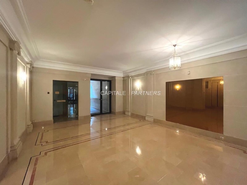  1 bedroom Apartment PARIS 16 - 65 m²;