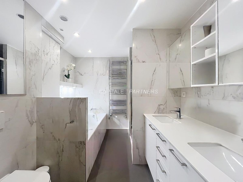 furnished  3 bedrooms Apartment PARIS 16 - 101 m²;