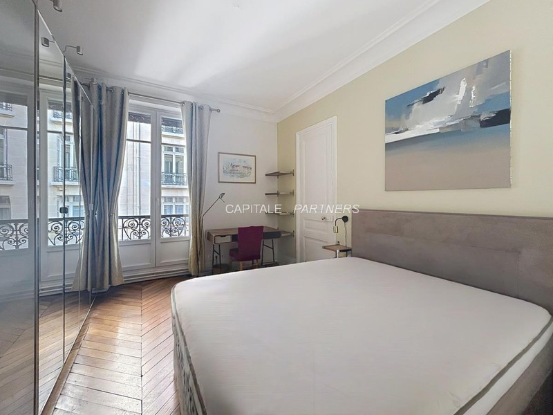 furnished  2 bedrooms Apartment PARIS 8 - 92 m²;