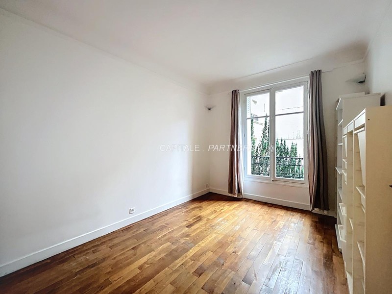 furnished  1 bedroom Apartment PARIS 15 - 67 m²;