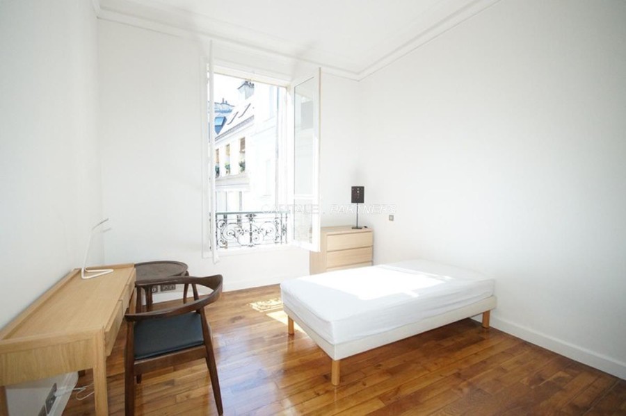 furnished  2 bedrooms Apartment PARIS 8 - 115 m²;