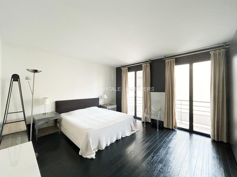 furnished  2 bedrooms Apartment PARIS 8 - 93 m²;