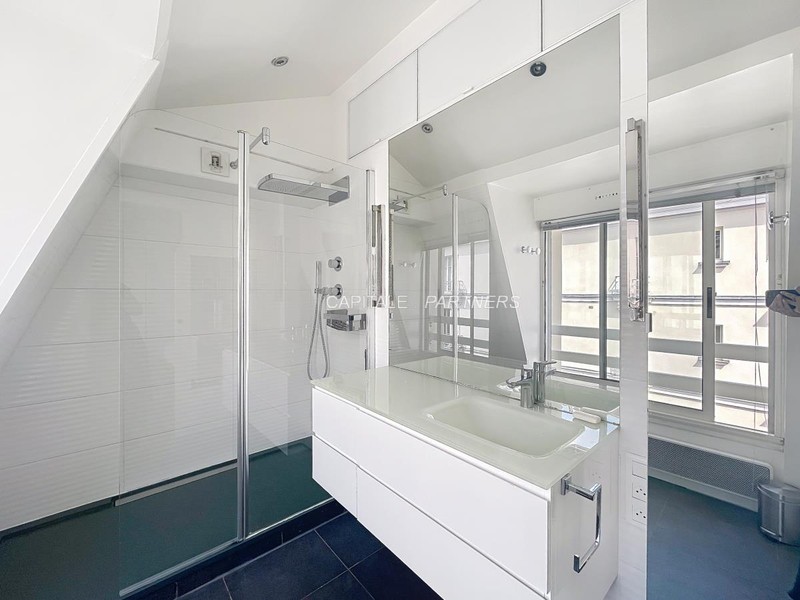furnished  2 bedrooms Apartment PARIS 11 - 73 m²;