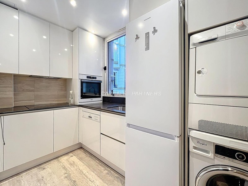 furnished  2 bedrooms Apartment PARIS 8 - 92 m²;