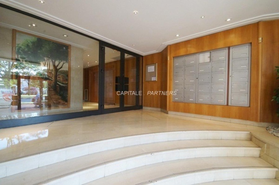  2 bedrooms Apartment LEVALLOIS PERRET - 71 m²;
