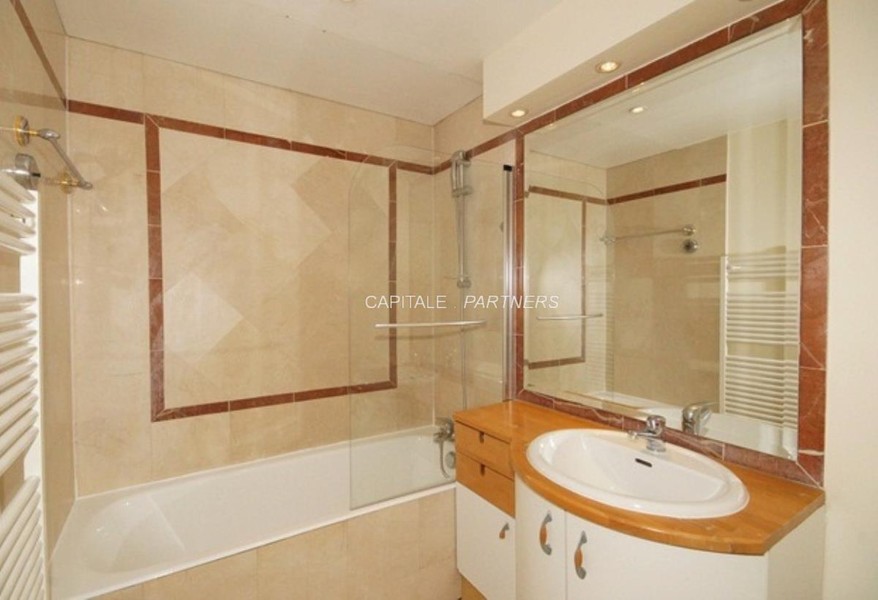 furnished  1 bedroom Apartment PARIS 8 - 45 m²;