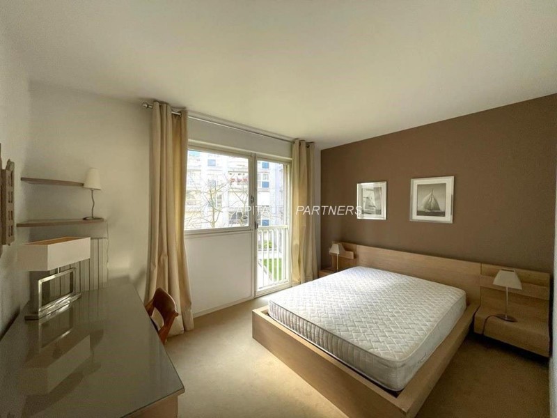 furnished  2 bedrooms Apartment PARIS 15 - 66 m²;