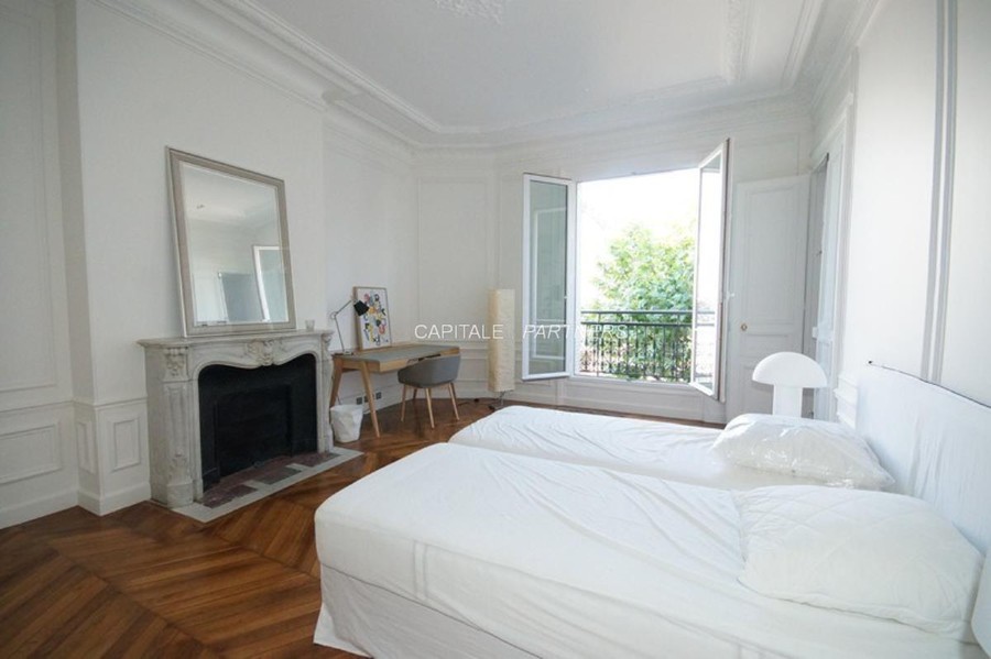 furnished  2 bedrooms Apartment PARIS 8 - 115 m²;