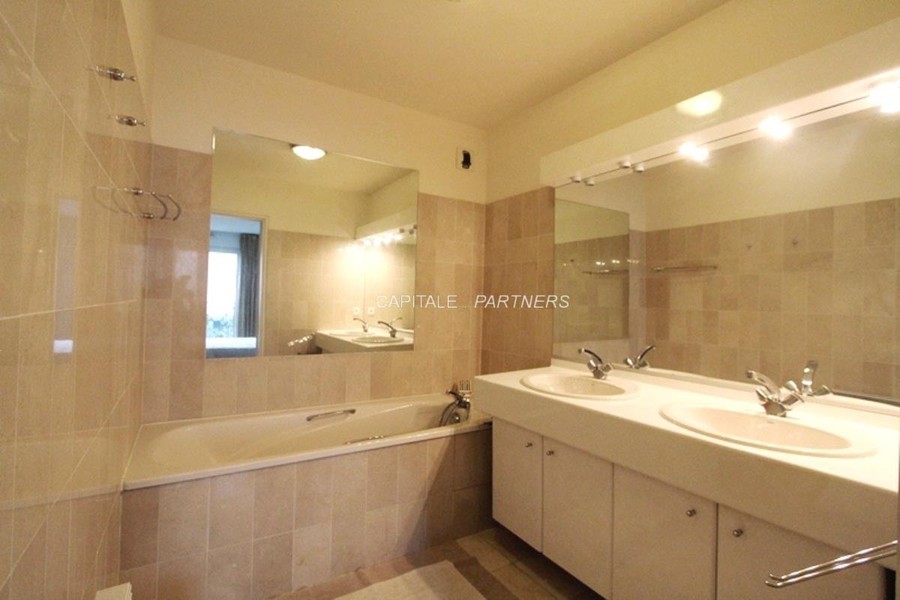 furnished  3 bedrooms Apartment PARIS 11 - 95 m²;