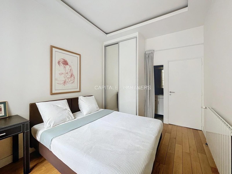 furnished  2 bedrooms Apartment PARIS 8 - 93 m²;