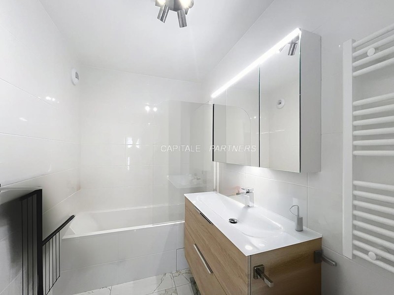 furnished  1 bedroom Apartment PARIS 4 - 58 m²;