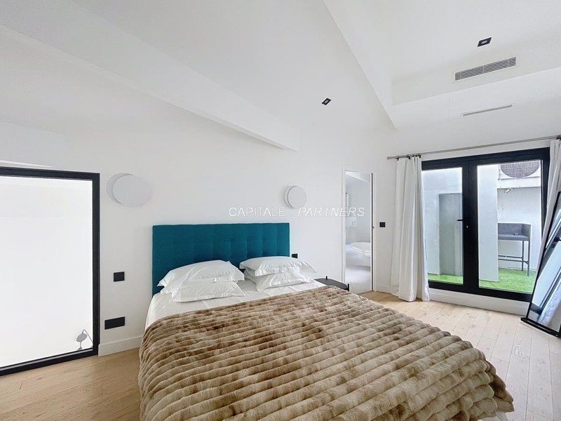 furnished  2 bedrooms Apartment PARIS 8 - 120 m²;