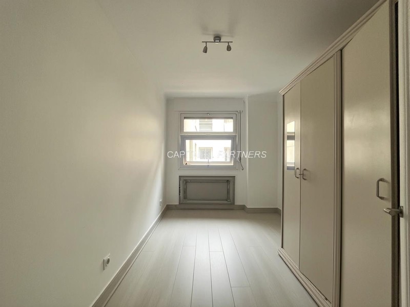  3 bedrooms Apartment PARIS 16 - 131 m²;
