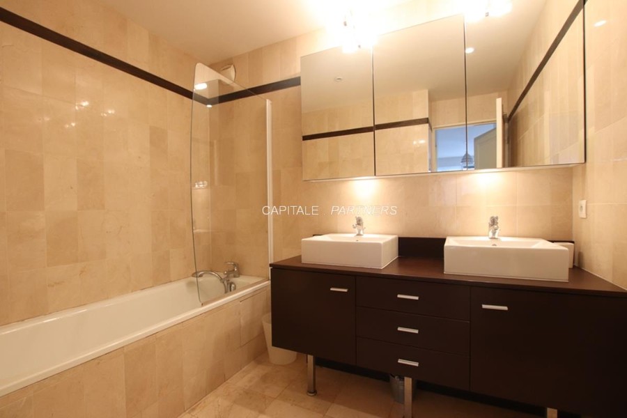 furnished  3 bedrooms Apartment PARIS 16 - 114 m²;