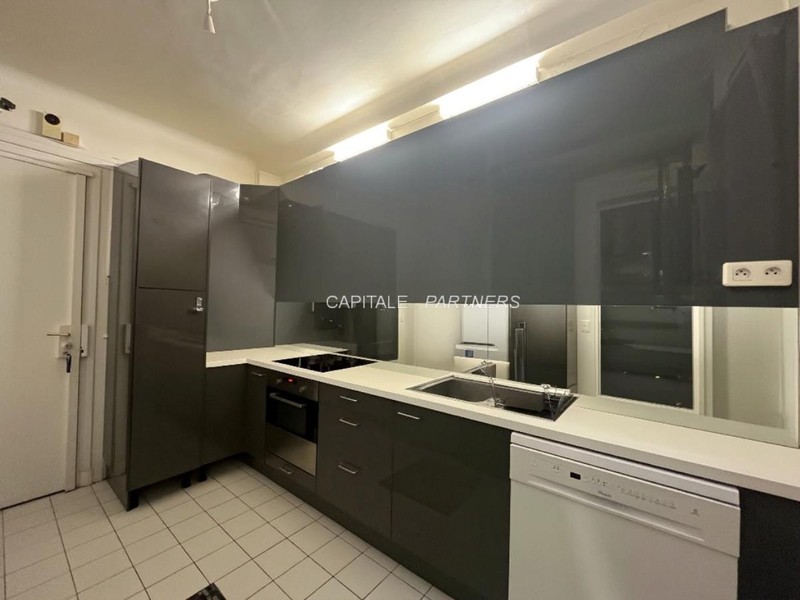  3 bedrooms Apartment PARIS 16 - 131 m²;