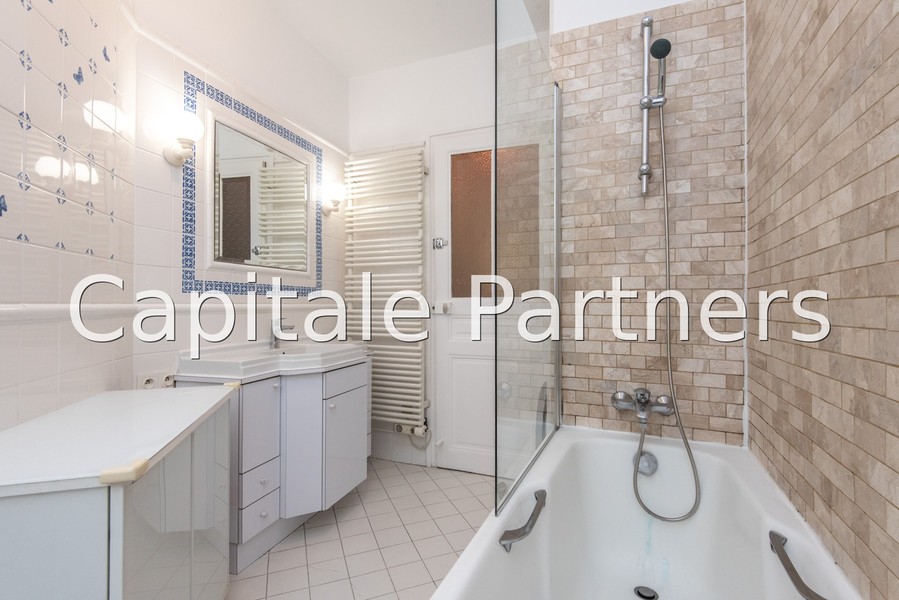 furnished  2 bedrooms Apartment PARIS 17 - 88 m²;