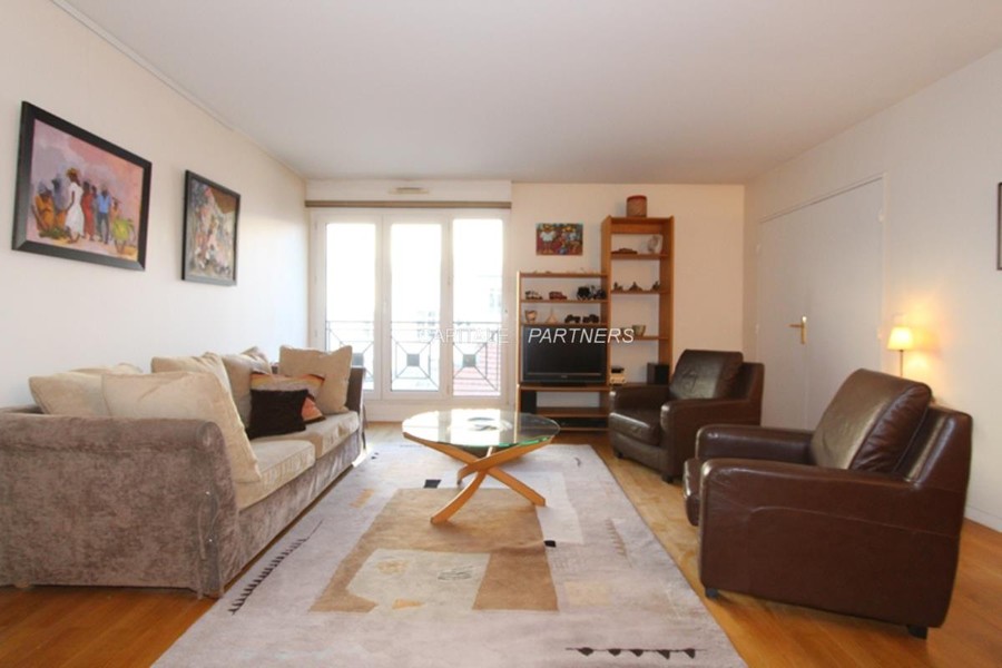 furnished  3 bedrooms Apartment PARIS 11 - 95 m²;