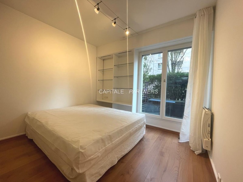 furnished  2 bedrooms Apartment COURBEVOIE - 65 m²;