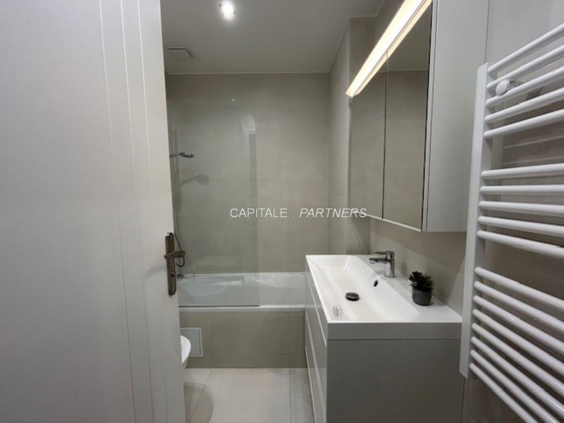 furnished  3 bedrooms Apartment PARIS 16 - 157 m²;