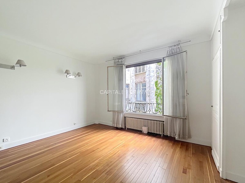  3 bedrooms Apartment PARIS 16 - 131 m²;